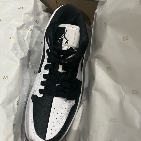 Jordan Low SE - Picture 2 of 4